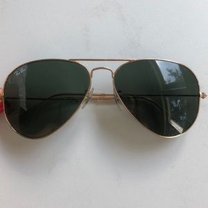 Ray ban aviators !